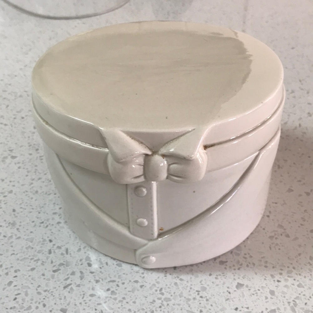 Til Japanese ceramic tuxedo jar in beige vintage